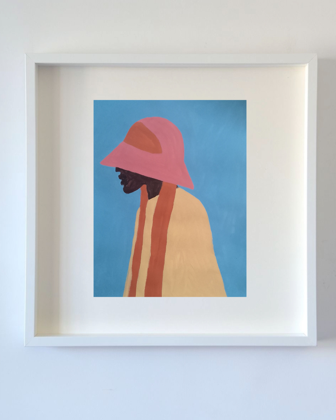 Mulher preta de chapéu rosa impressão emoldurada